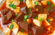 能吃三碗饭的红烧鸭血豆腐