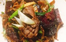 家常腊鸭炒猪血丸子