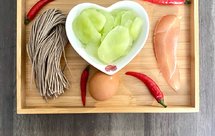 减脂午餐-焖汁鸡胸鸡蛋荞麦面