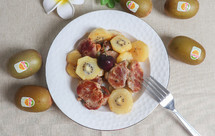 香煎里脊肉，奇异果遇上里脊肉，酸甜碰撞焦嫩，丰富浓郁口感满足吃货宝宝的味蕾