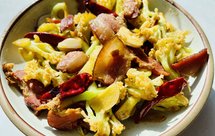 猪油渣五花腊肉炒菜花