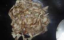 猪耳朵炒酸菜心