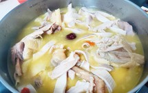 超香猪肚鸡可配火锅(附带酱油辣椒圈蘸水做法)