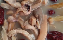 娃娃超爱喝的养胃胡椒墨鱼猪肚汤