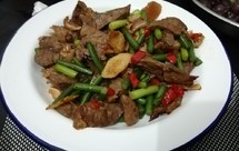 蒜苗爆炒猪耳朵猪肺