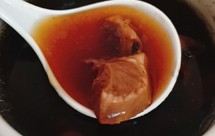 宿舍一人食猪心炖汤