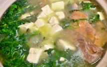 荠菜猪骨豆腐汤