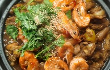 鸡腿鸡爪大虾猪尾煲