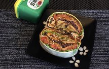 酱香豆皮鸡胸杂蔬三明治