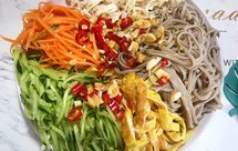 凉拌鸡胸肉荞麦面