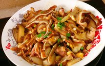 下酒菜：卤猪耳朵