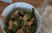 鸡腿芸豆炖土豆白玉菇