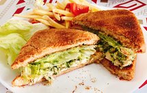 青酱鸡胸三明治