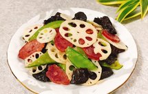 木耳炒腊肠藕片、荷兰豆—清肺养颜、清脆爽口