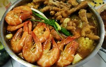 宅家也要吃大餐之吮指鸡爪大虾焖锅