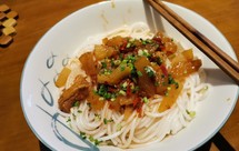 常德米粉之酸萝卜牛筋炖粉