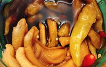 泡椒鸭爪，酸辣可口·劲道爽脆