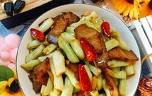 「芸豆炒腊肉」下饭菜，贼香
