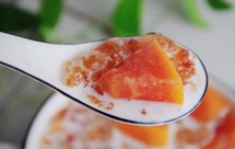 桃胶木瓜炖牛奶（难度：简单）