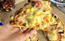 草莓 圣女果 香蕉 玉米披萨