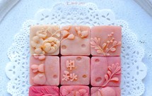 美到不舍得吃系列❤️九宫格渐变桃山月饼