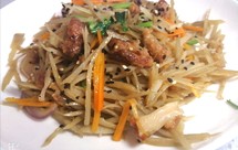 金平牛蒡菜~~原来牛蒡可以这么好吃，象发现了新大陆