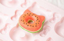 可可爱爱的猫头西瓜甜甜圈！心都萌化了！