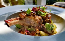 煎伊比利亚黑猪排配苹果酱