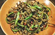 干煸爆炒茶树菇鸡胗