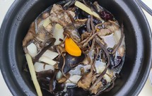 排骨+白萝卜+胡萝卜+茶树菇