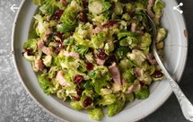 孢子甘蓝色拉佐培根、蔓越莓(美味圣诞节)