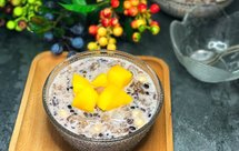 椰浆黑米桃胶银耳羹