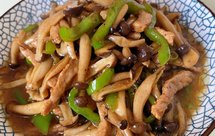 黑胡椒蟹味菇炒肉｜搭配青椒