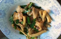 潮汕菜-干逼五花肉炒秀珍菇