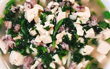 茼蒿乌鱼花豆腐汤