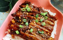让孩子吃了两碗饭的美味「蒲烧茄子盖饭」