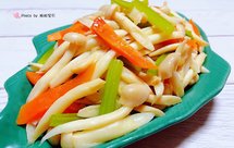 芹菜胡萝卜炒白玉菇