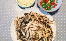 夏日一口鲜－辣炒黑牛肝菌