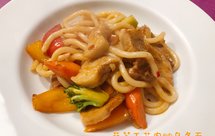 蔬菜五花肉炒乌冬面