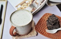 香蕉麦片黑芝麻奶昔