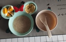 燕麦粥煮鸡蛋香蕉片