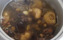 猴头菇姬松茸香菇排骨汤