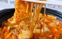 咸肉香肠泡菜炖粉条