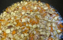 辅食记录10月宝宝茄子红萝卜焖河粉