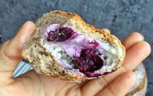 天然酵种全麦爆浆蓝莓奶酪软欧包