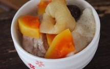 竹荪花胶木瓜鸡脚汤，由内而外吃出好肌肤