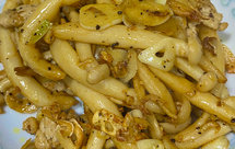 黑胡椒海鲜菇炒肉