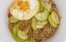 一人份快手餐 西葫芦肉沫焖荞麦面