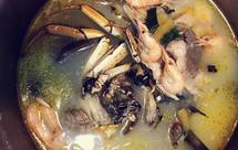 鲫鱼螃蟹文蛤河虾汤