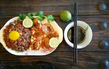 松茸生拌牛肉配香煎阿根廷红虾